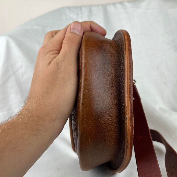 Vintage Brown Leather Crossbody Bag with Adjustable Strap - Picture 5 of 8